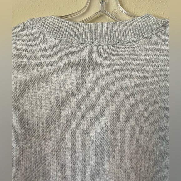 White House Black Market Holiday Sweater LG Grey V-Neck Sparkle Snowflake XLP - Picture 12 of 16